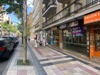 Locales en la calle María Auxiliadora. Archivo.