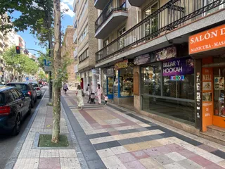 Locales en la calle María Auxiliadora. Archivo.