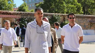 El matador de toros Fernando Roca Rey con la cuadrillas de su hermano en el primer sorteo para las figuras en Salamanca: toros de Garcigrande para De Justo, Ortega y Roca Rey | Verónica Tapia