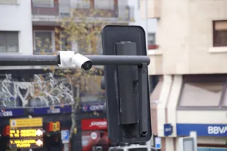 Cámara en un semáforo de Avenida de Mirat | FOTO S24H