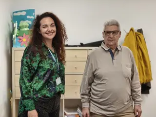 Yaiza Hernández, coordinadora de Salamanca Acompaña, y Enrique Iglesias, usuario del programa