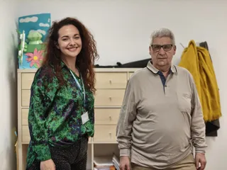 Yaiza Hernández, coordinadora de Salamanca Acompaña, y Enrique Iglesias, usuario del programa