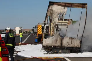 Incendio de un camión en la A 66 (12)