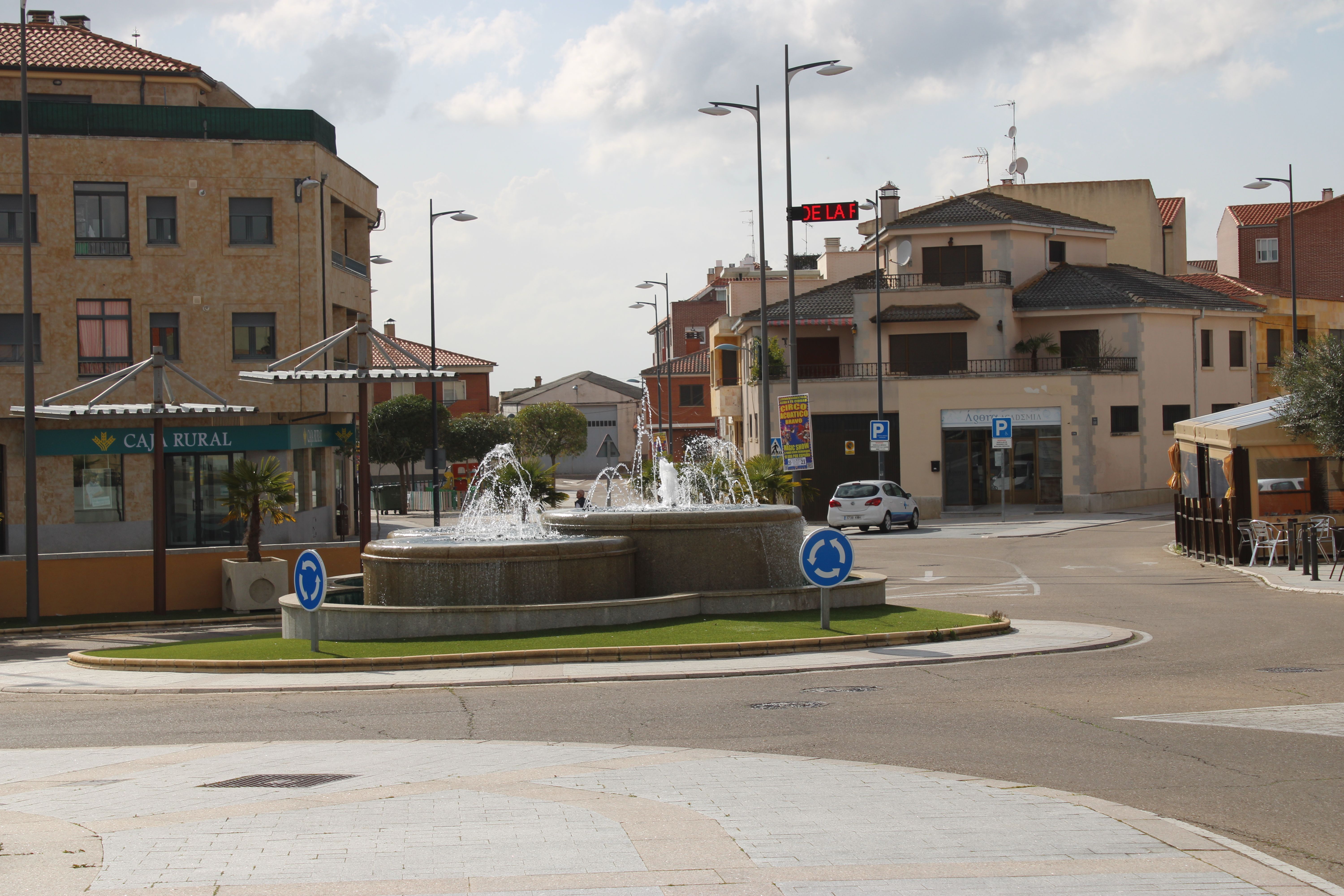 Plaza Ayuntamiento Villares de la Reina  (3)