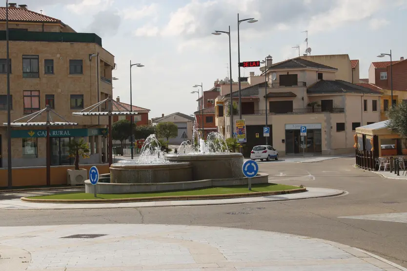 Plaza Ayuntamiento Villares de la Reina (3)