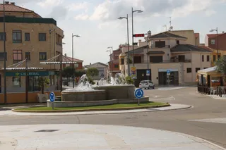 Plaza Ayuntamiento Villares de la Reina (3)