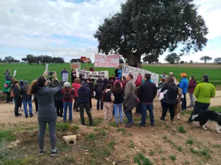 Vecinos de Machacón protestan contra la planta de biometano avalada por el Ayuntamiento realizando una caminata