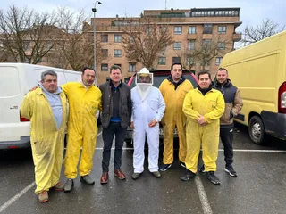 Apicultores de la cooperativa Reina Kilama, con el presidente Santiago Canete, en las protestas por Mercosur | Salamanca24horas