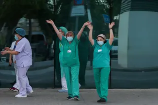 Europapress 3127823 varios trabajadores sanitarios hospital fe valencia aplauden agradecimiento
