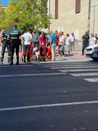 Herido un motorista tras colisionar contra un turismo en María Auxiliadora