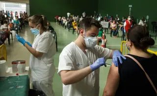 Foto de la vacunación masiva en Ciudad Rodrigo | Imagen: Agencia ICAL