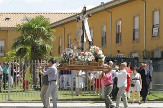 Emoción en el encuentro con el venerado Cristo de las Batallas