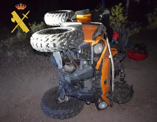 Imagen de un quad volcado. Foto Guardia Civil | EP