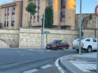 Imagen del vehículo siniestrado que ha sido abandonado por su conductor