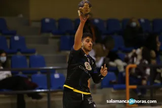 El BM Salamanca planta cara pero no puede con el líder