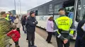 Pasajeros del autobús siniestrado, momento en el que les recogía otro vehículo para trasladarles hasta Alba de Tormes
