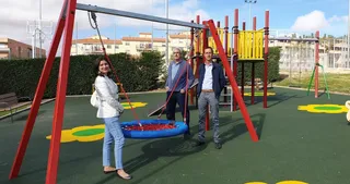 Parque de juegos infantiles en Puente Ladrillo. Foto de archivo