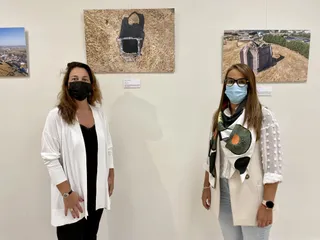 Las concejalas de Cultura y Medio Ambiente de Guijuelo, María Jesús Moro y Laura Martín