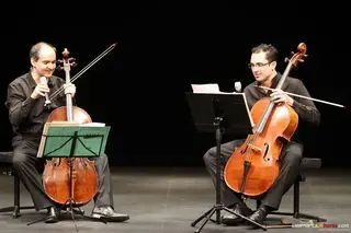 Los violonchelistas Aldo Mata y Eduardo González ofrecen un concierto didáctico