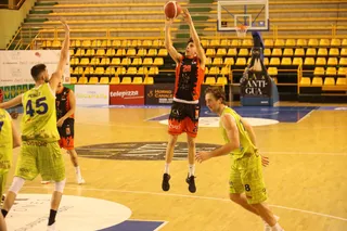 Morán lanza ante CB Ávila.