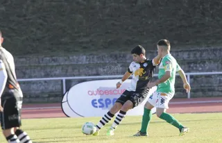 Ángel mejora del golpe en la rodilla y apunta al once ante el Burgos Promesas