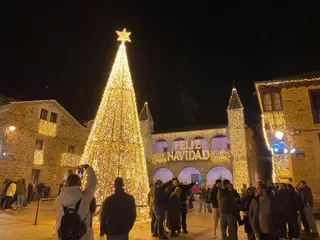 Luces de navidad en Puebla de Sanabria. Foto Z24H