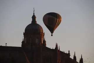El Mariquelo recorre el entorno de las catedrales en globo