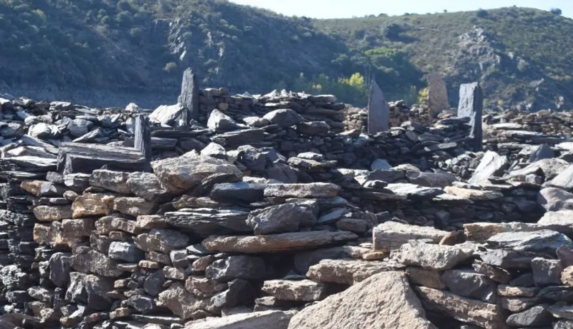 Restos de La Pueblica (Zamora), uno de los pueblos que se llevó por delante el embalse de Ricobayo 2