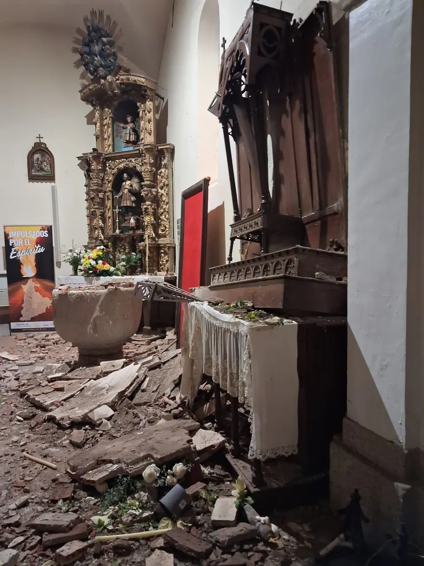 Derrumbe de la iglesia de la Fuente de San Esteban (1)