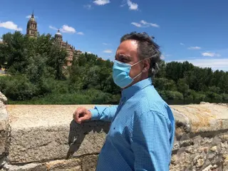 Carlos García Carbayo, alcalde de Salamanca, participa en una de las rutas Savia. Foto: Ayuntamiento de Salamanca