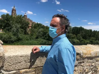 Carlos García Carbayo, alcalde de Salamanca, participa en una de las rutas Savia. Foto: Ayuntamiento de Salamanca