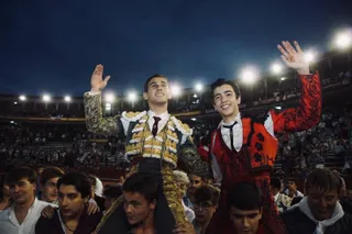Ismael Martín y Marco Pérez a hombros en La Glorieta | Juanes
