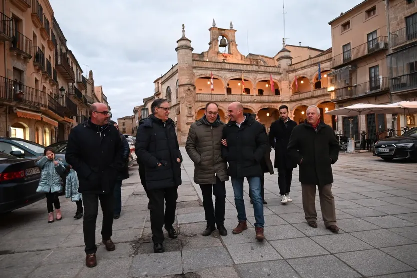 El presidente del PP de Salamanca, Carlos García Carbayo, mantiene un encuentro con alcaldes y concejales del Partido Popular de la comarca de Ciudad Rodrigo