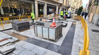 Salamanca mejora la accesibilidad del casco histórico con la sustitución de losas deslizantes